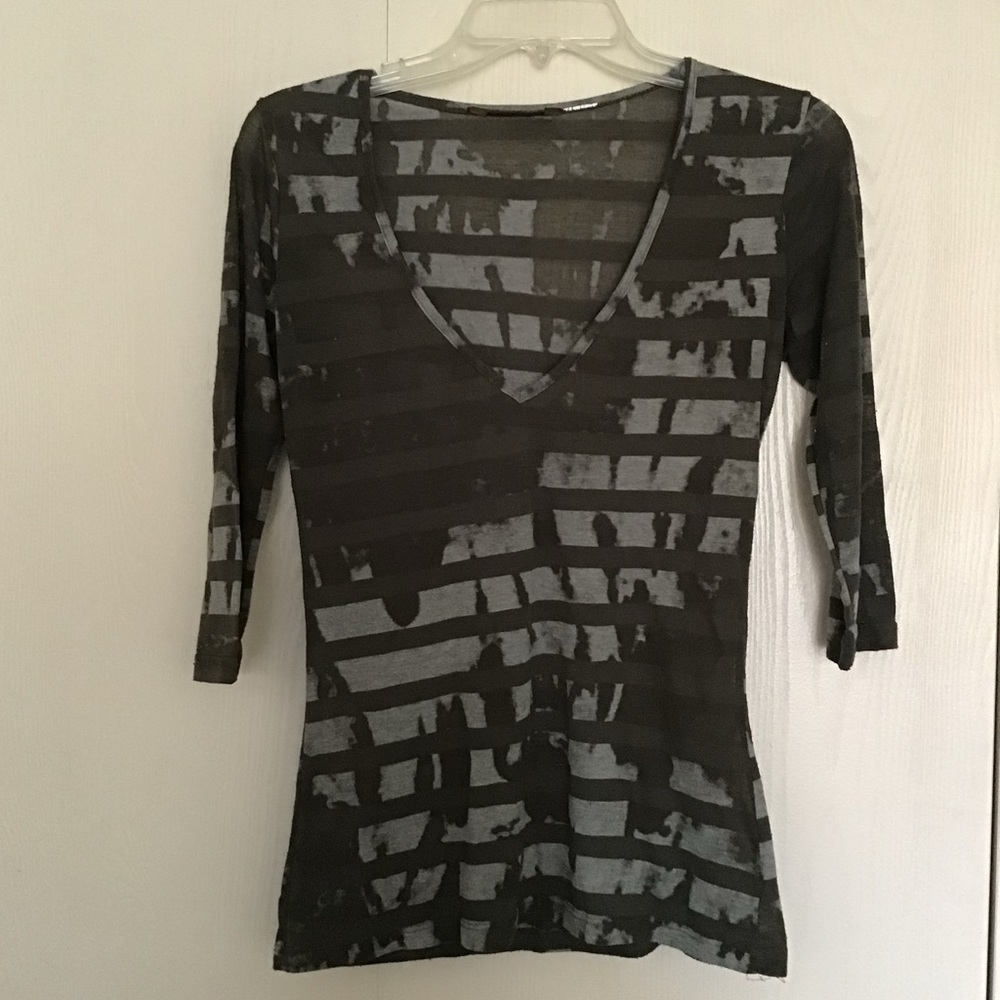 V-Neck 3/4 Sleeve Top